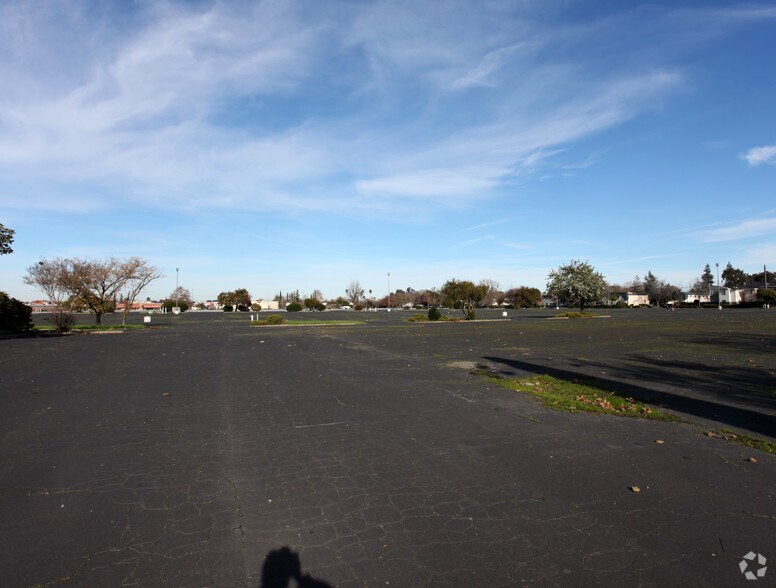 6525 Florin Rd, Sacramento, CA à vendre - Photo du bâtiment - Image 2 de 3