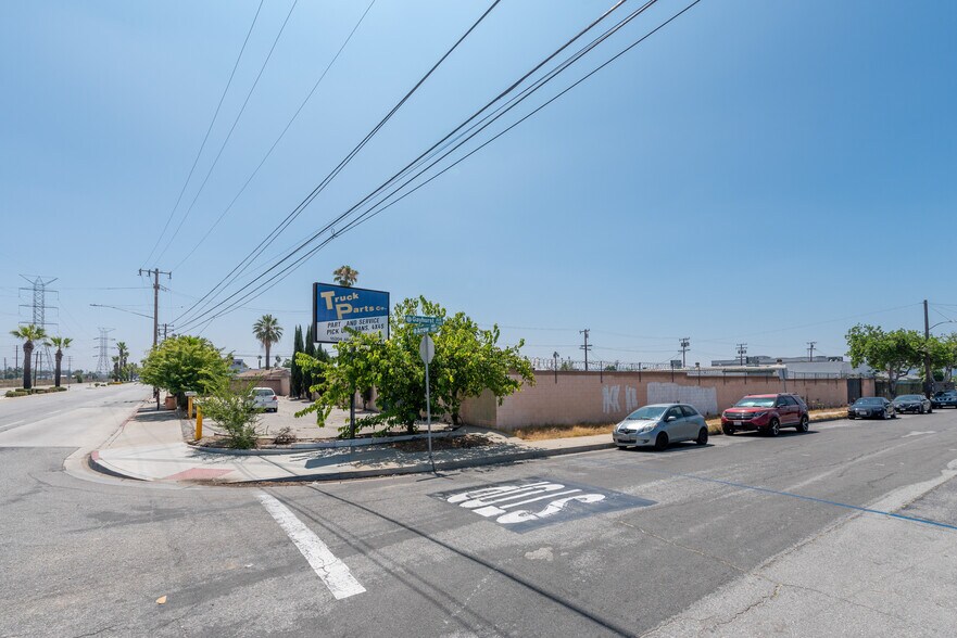 15204 Arrow Hwy, Baldwin Park, CA à vendre - Photo du bâtiment - Image 1 de 23