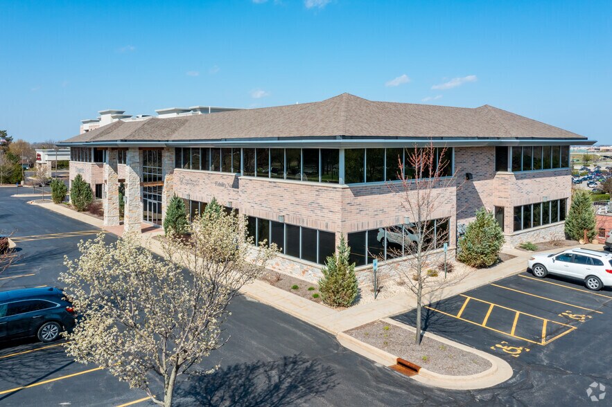 2021 S 18th Ave, West Bend, WI for lease - Building Photo - Image 2 of 4