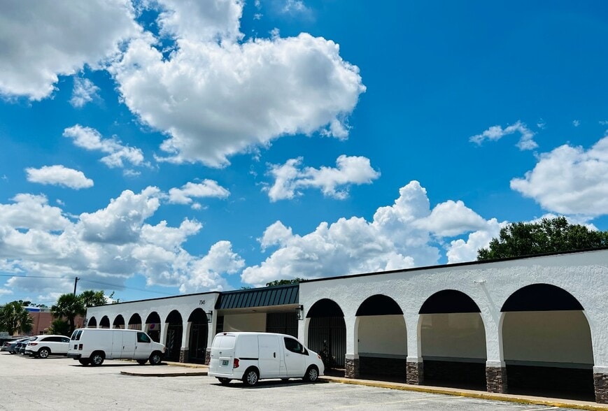 7345 Jackson Springs Dr, Tampa, FL for lease - Building Photo - Image 2 of 19