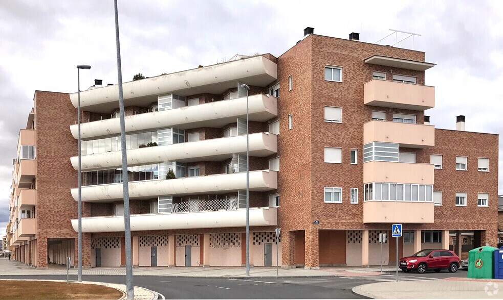 Commerce de détail dans Ávila, Ávila à louer - Photo du bâtiment - Image 2 de 2