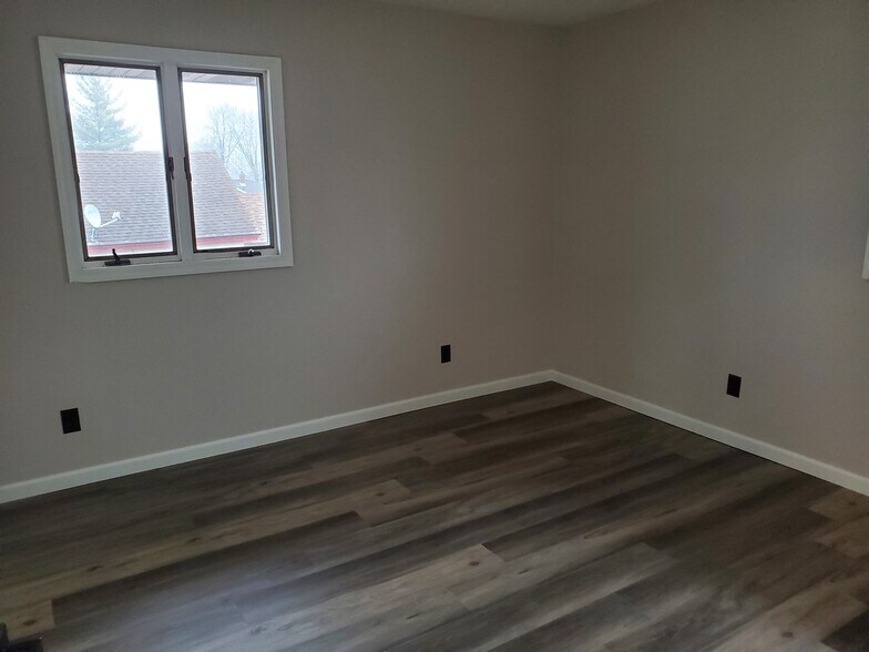 519 W Superior St, Ottawa, IL à vendre - Photo du bâtiment - Image 3 de 8