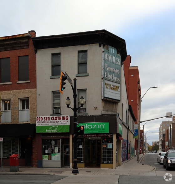 62 - 66 James St N portfolio of 2 properties for sale on LoopNet.ca - Primary Photo - Image 2 of 2