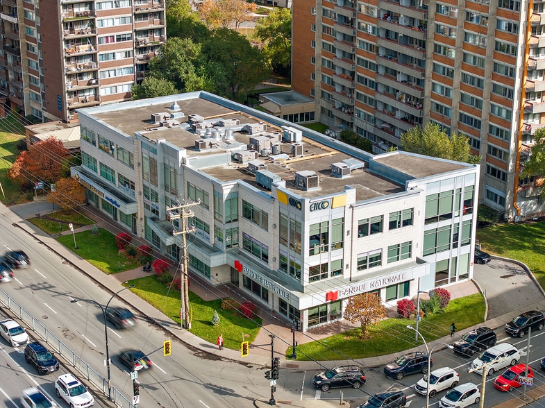 Boul. de la Côte Vertu portfolio of 3 properties for sale on LoopNet.ca - Aerial - Image 2 of 8