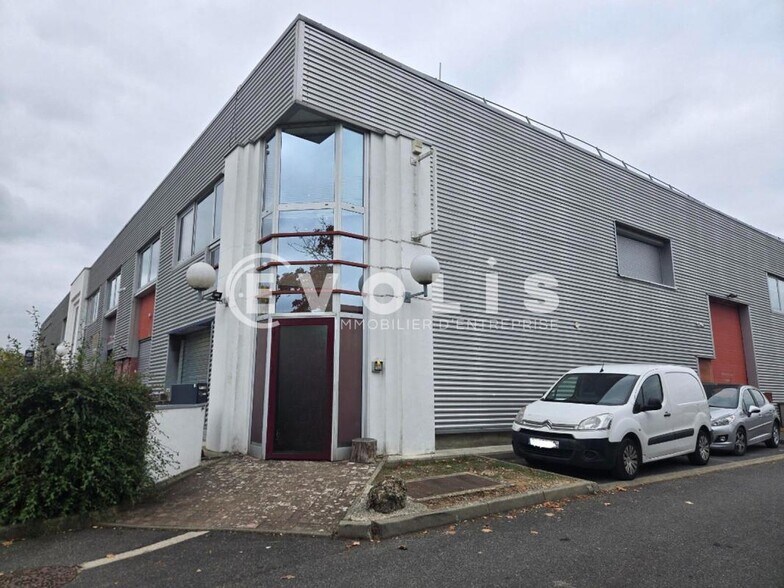 Office in Nozay for lease - Building Photo - Image 2 of 8