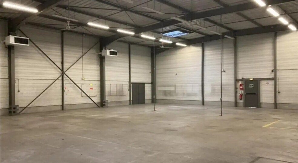 Industriel dans Mitry-Mory à louer - Photo du bâtiment - Image 2 de 6