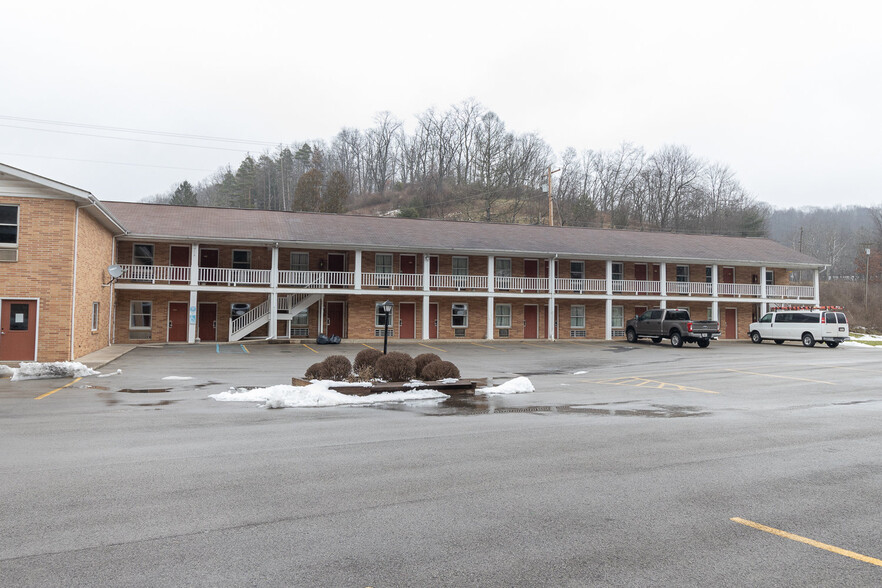 408 Allegheny Hwy, Elkins, WV for sale - Primary Photo - Image 1 of 1