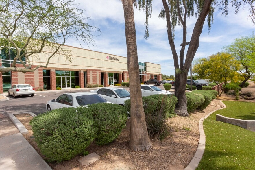 1940 W Elliot Rd, Gilbert, AZ for lease - Building Photo - Image 2 of 4