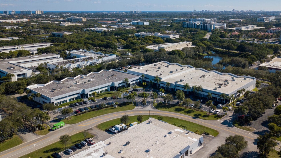 990 S Rogers Cir, Boca Raton, FL for lease - Building Photo - Image 1 of 21
