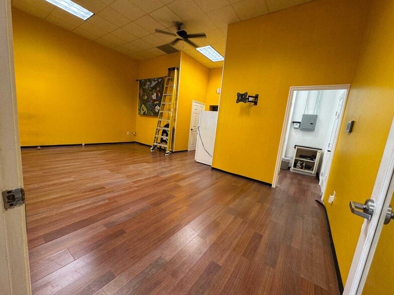 12916 Malcomson Rd, Houston, TX for lease - Building Photo - Image 2 of 15