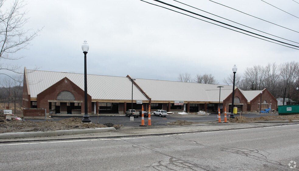 7360-7380 Engle Rd, Middleburg Hts, OH for lease - Primary Photo - Image 1 of 12