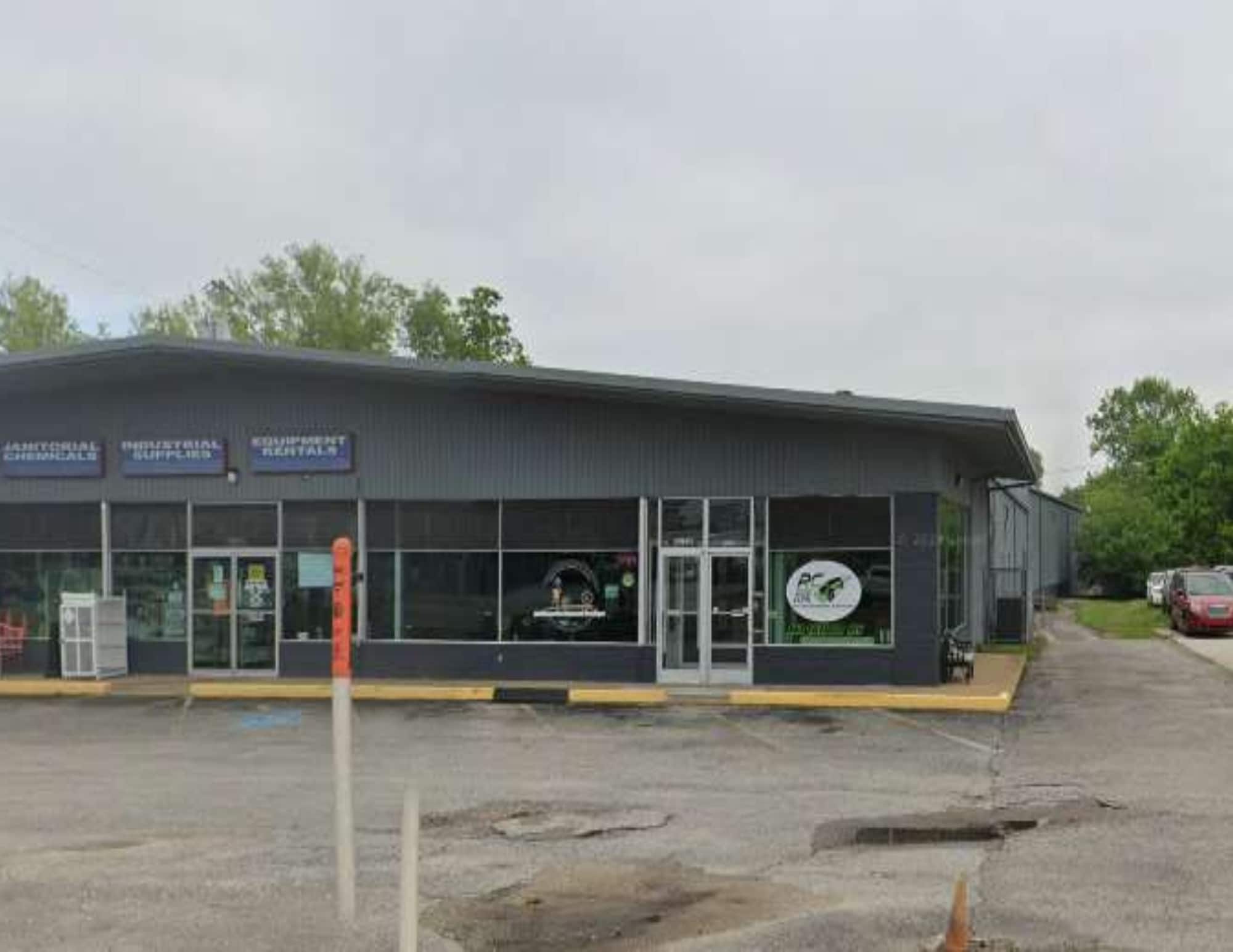 1926 S Highland Ave, Jackson, TN for lease Building Photo- Image 1 of 5
