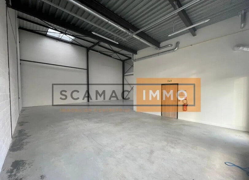 Industrial in Collégien for lease - Building Photo - Image 3 of 9
