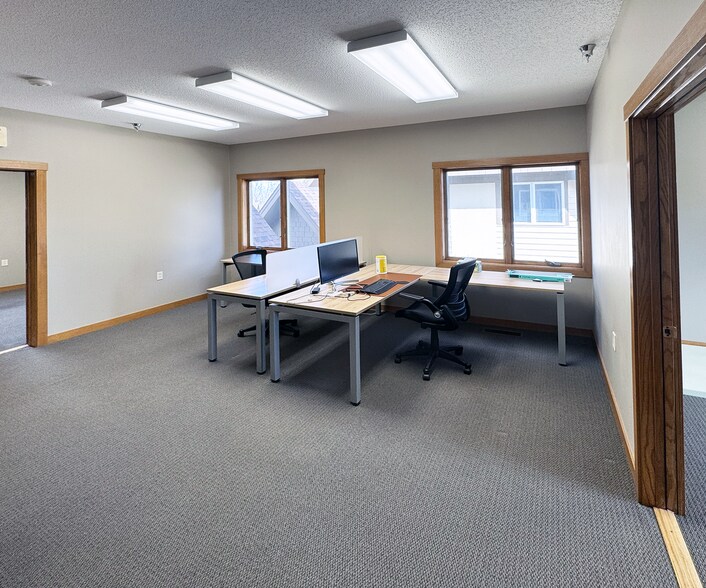 2085 County Road D E, Maplewood, MN à louer - Photo du bâtiment - Image 3 de 11