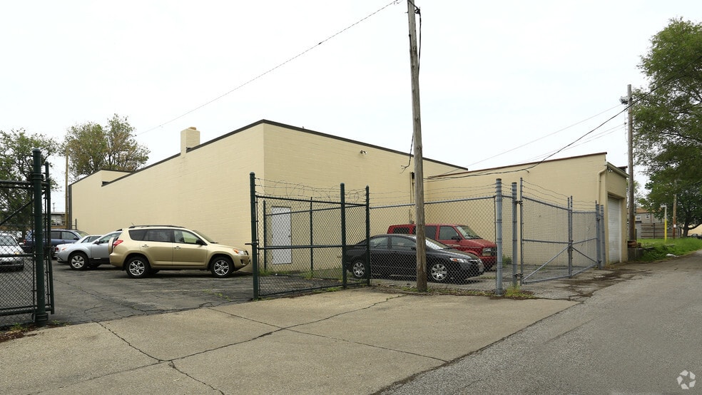 4529 Detroit Ave, Cleveland, OH for lease - Building Photo - Image 2 of 4