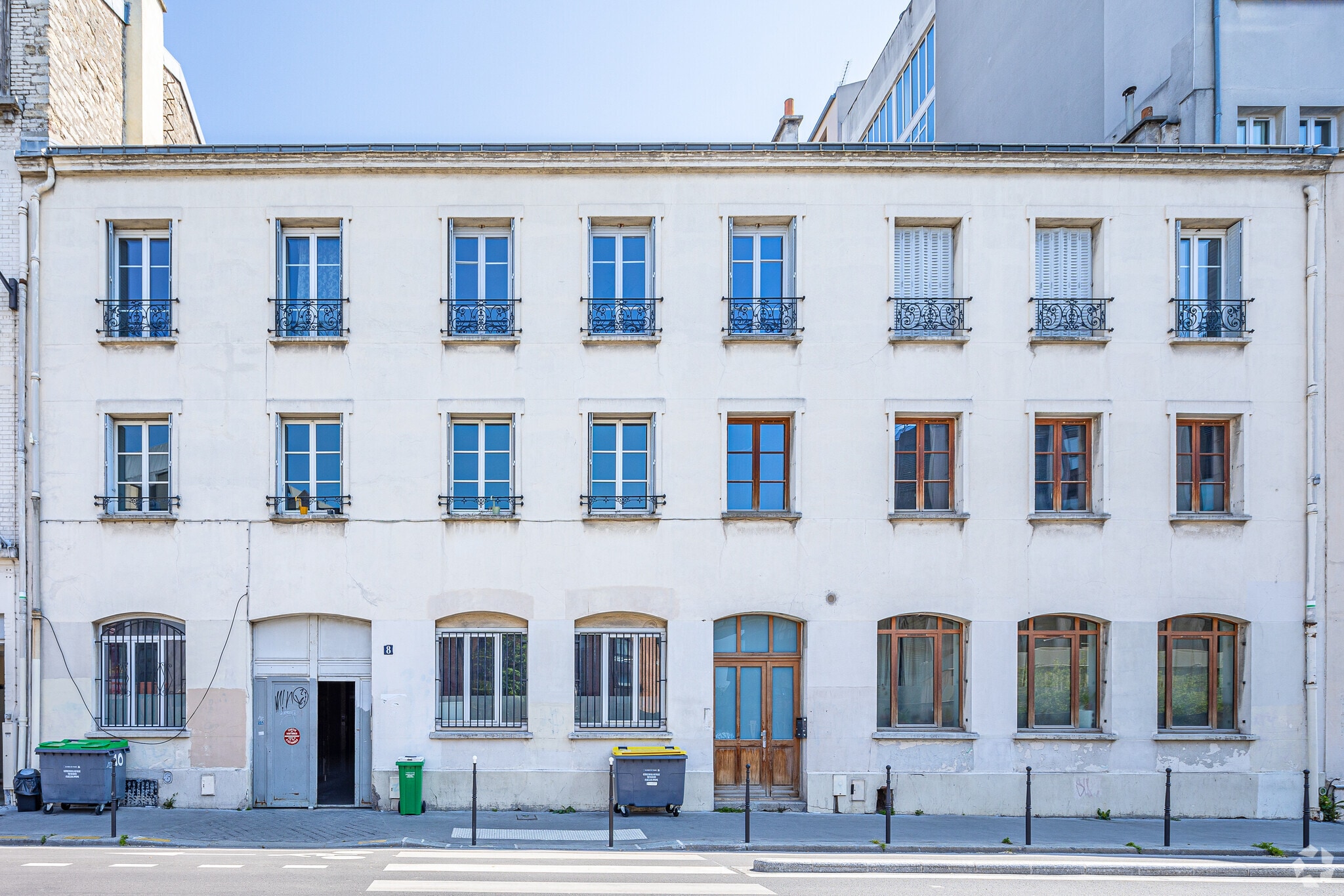 8 Rue Juliette Dodu, Paris for lease Primary Photo- Image 1 of 3