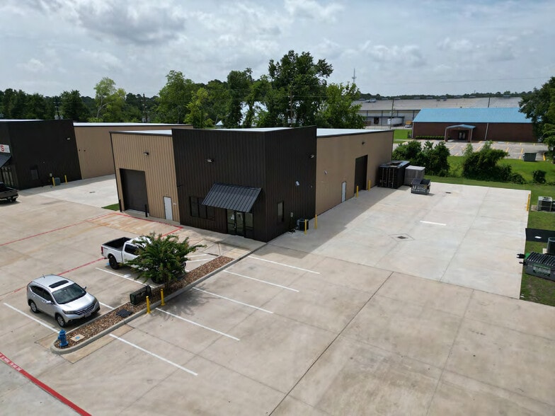 2831 S Houston Ave, Humble, TX for sale - Primary Photo - Image 1 of 3