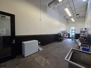 2195 Hyacinth St NE, Salem, OR for lease Interior Photo- Image 2 of 3