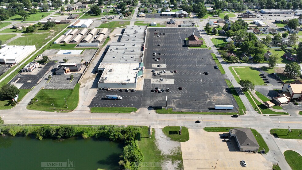 100 Hall St, Coffeyville, KS à louer - Photo du bâtiment - Image 3 de 29