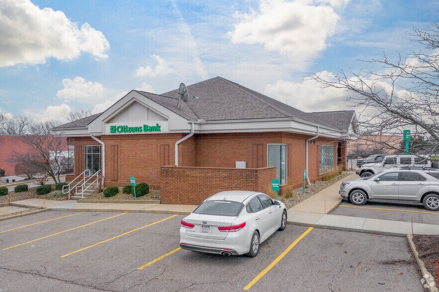 1165 E Waterloo Rd, Akron, OH à vendre - Photo du bâtiment - Image 2 de 8