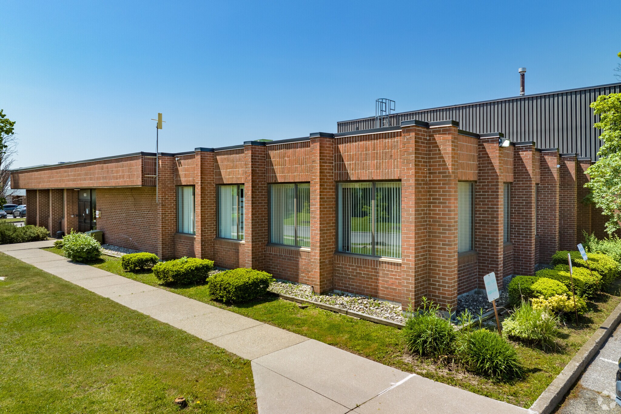 123 Claireville Dr, Toronto, ON à vendre Photo du bâtiment- Image 1 de 1