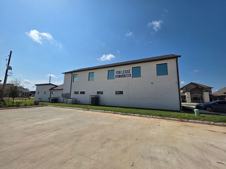 142 Bella Katy Dr, Katy, TX à louer - Photo du bâtiment - Image 3 de 4