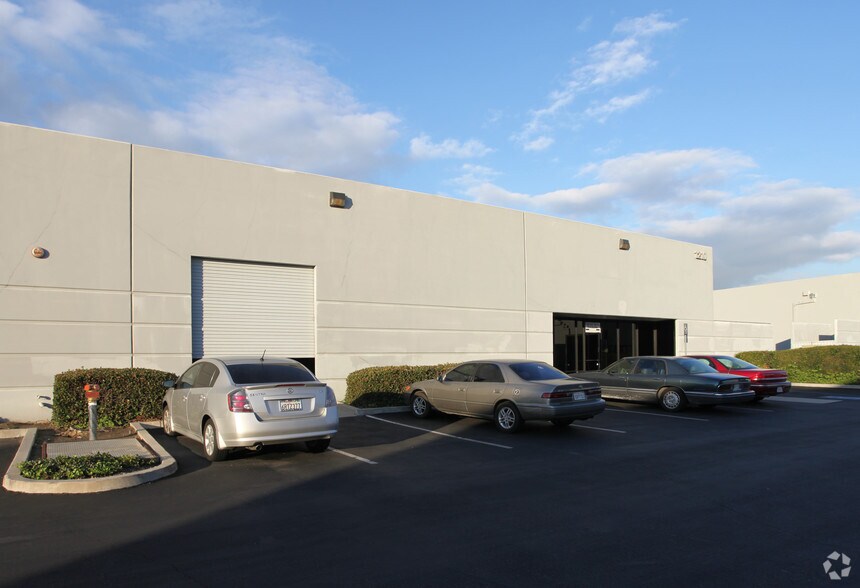 1210 E Lexington Ave, Pomona, CA à louer - Photo du bâtiment - Image 2 de 29