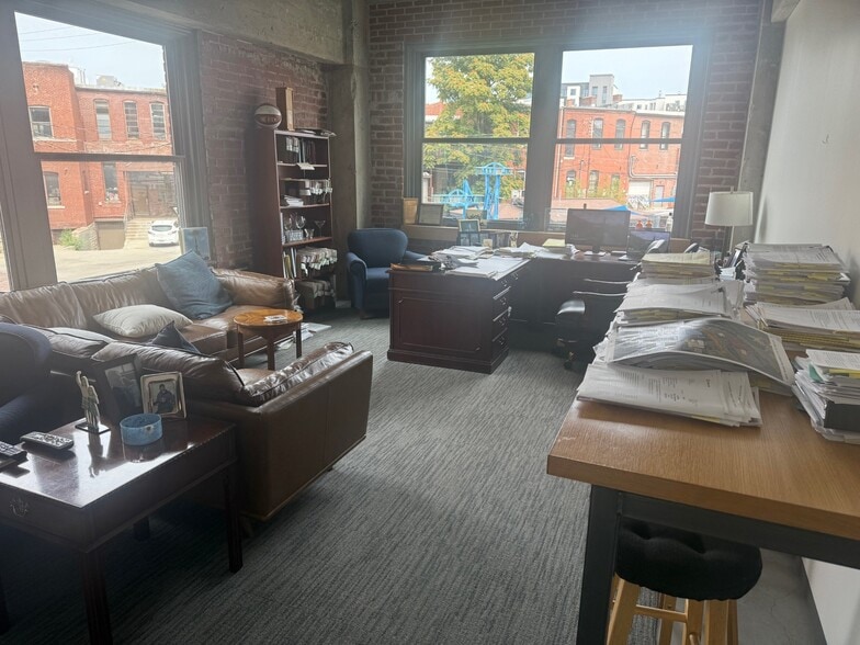 2100 Central St, Kansas City, MO for lease - Building Photo - Image 1 of 10