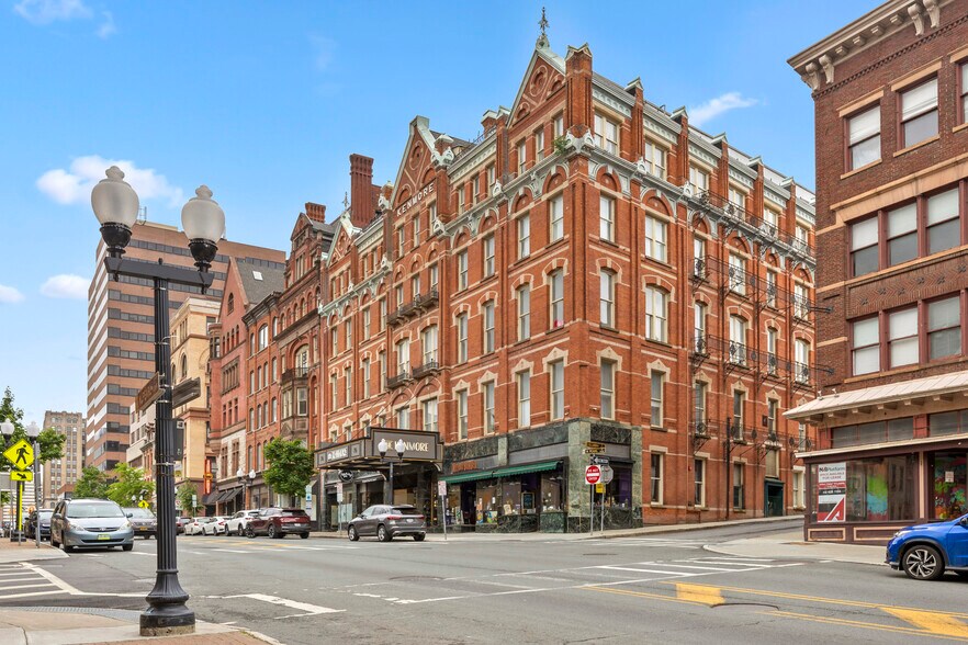 76 N Pearl St, Albany, NY à louer - Photo du bâtiment - Image 2 de 57