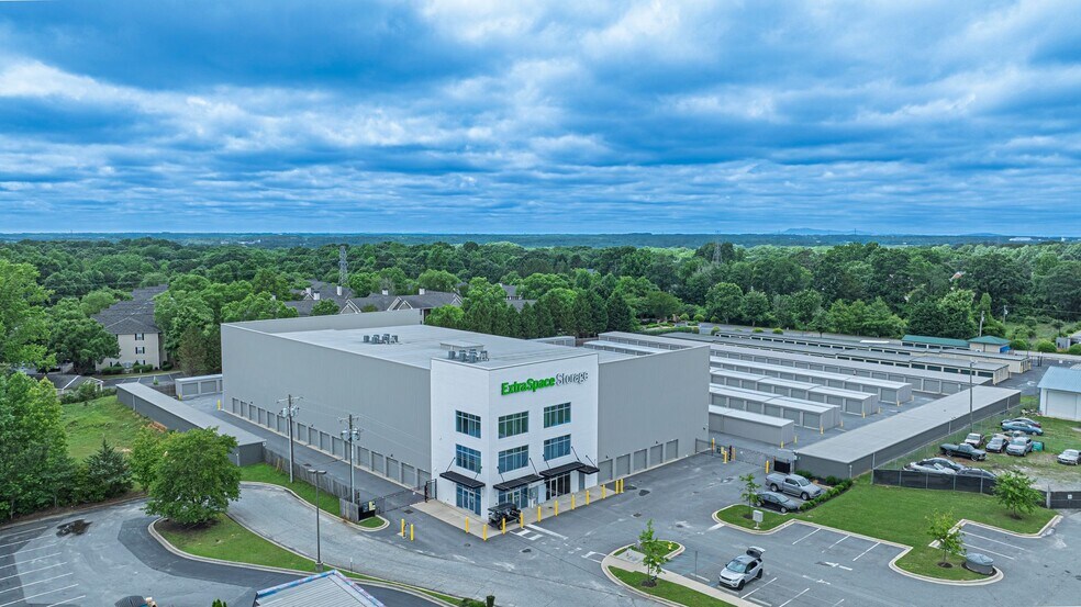 662 Fairview Rd, Simpsonville, SC à vendre - Photo principale - Image 1 de 1