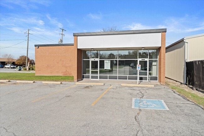 More details for 398 King St W, Essex, ON - Retail for Lease