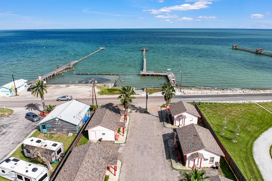 309 S Fulton Beach Rd, Rockport, TX à vendre - Photo du bâtiment - Image 2 de 52