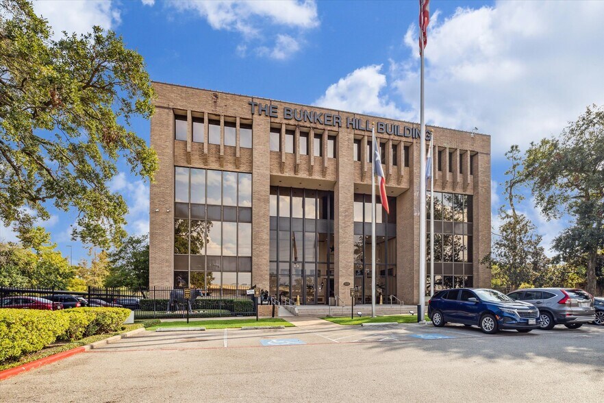 9525 Katy Fwy, Houston, TX à louer - Photo du bâtiment - Image 1 de 15