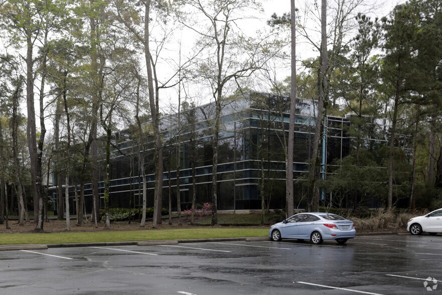 2201 Lake Woodlands Dr, Spring, TX à louer - Photo du bâtiment - Image 3 de 5