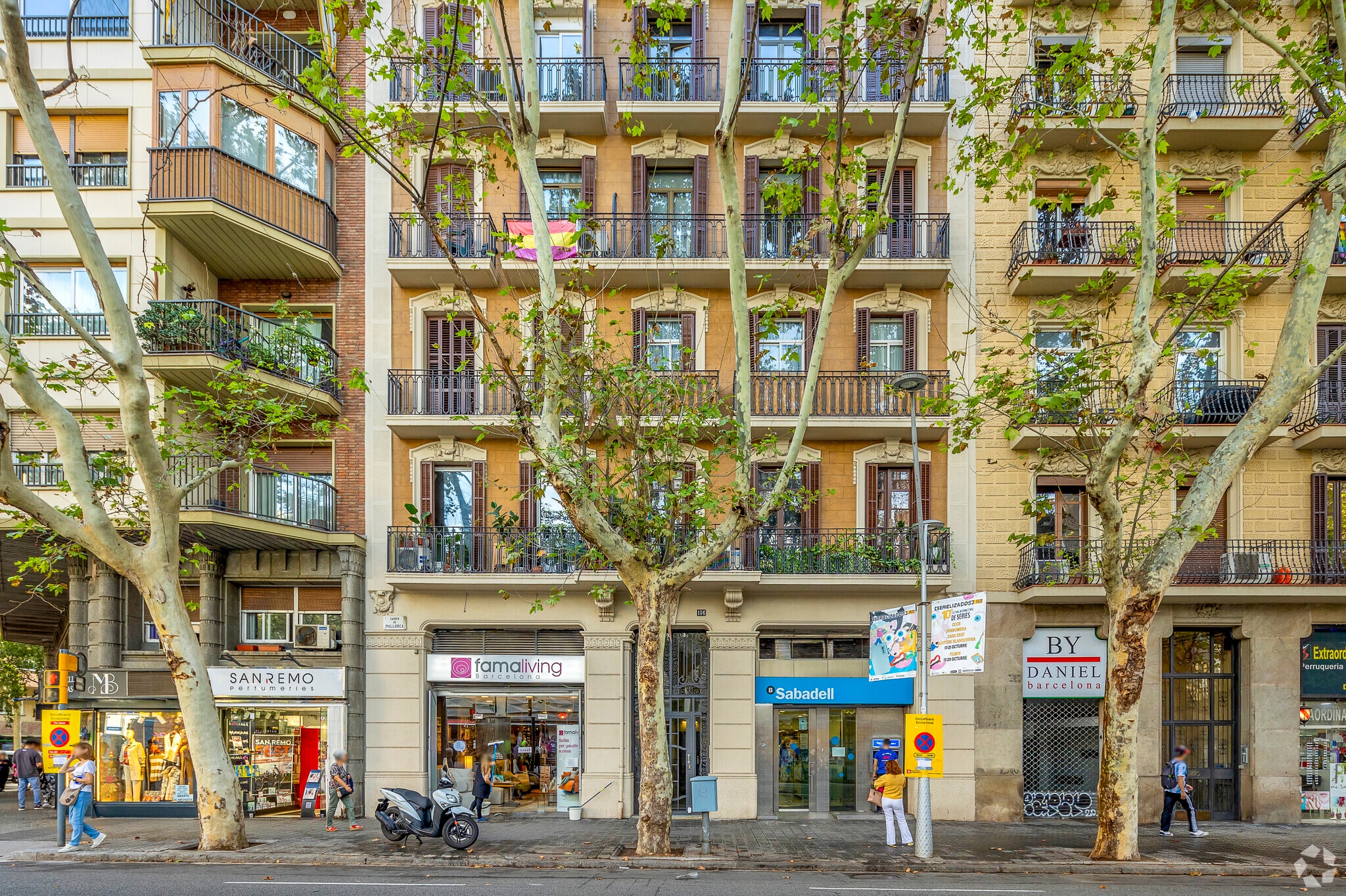 Retail in Barcelona, Barcelona for lease Primary Photo- Image 1 of 2