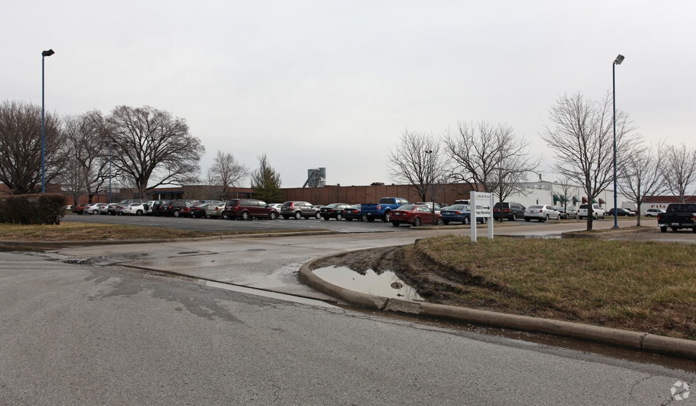 1331 Saline St, North Kansas City, MO for lease - Building Photo - Image 2 of 2