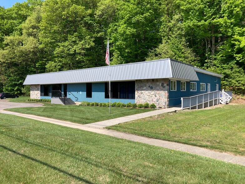 3639 Cass Rd, Traverse City, MI for sale - Building Photo - Image 1 of 14