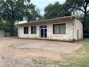 301 Bishop St, Smithville, TX for lease Interior Photo- Image 1 of 10