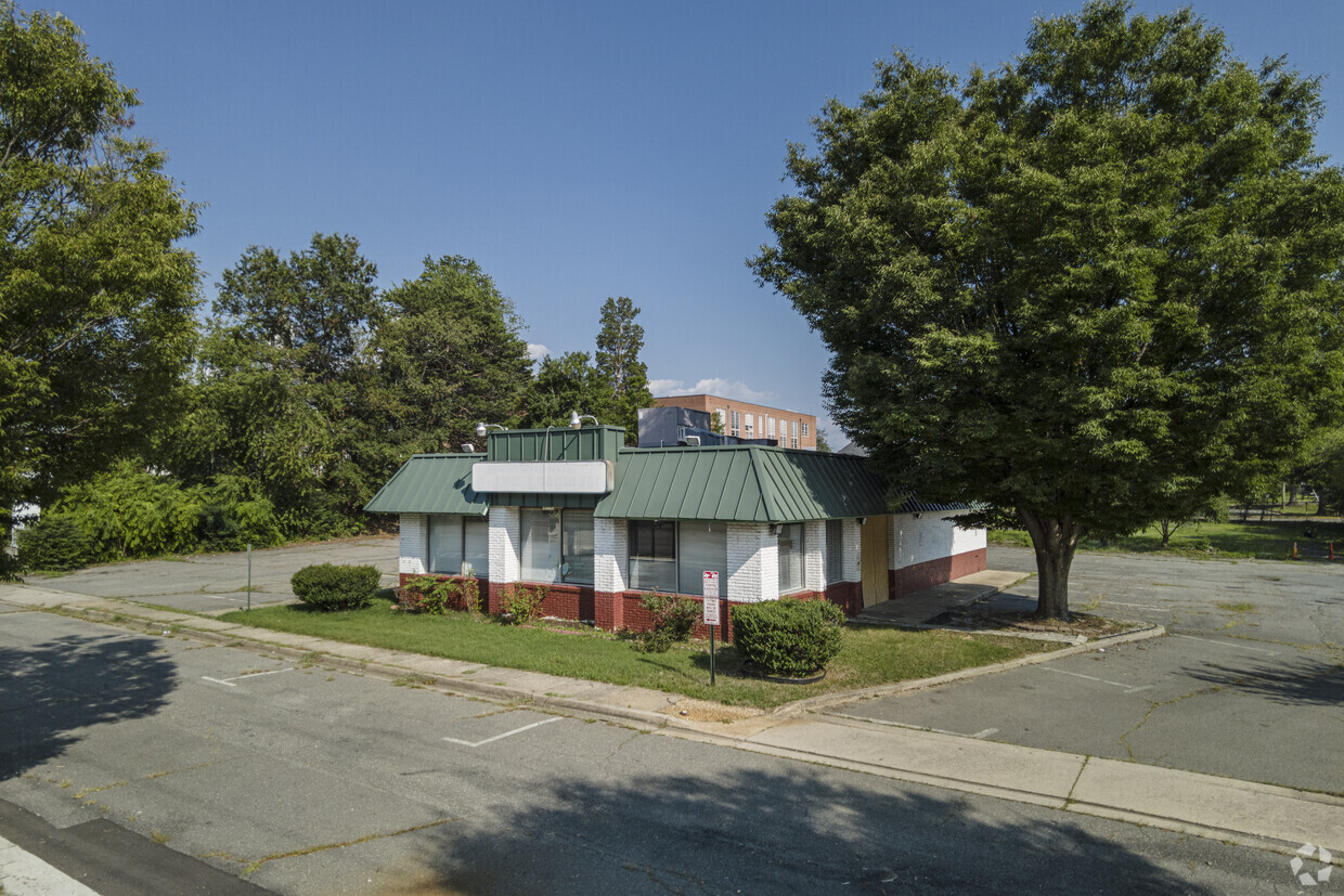 8339 Richmond Hwy, Alexandria, VA à vendre Photo du bâtiment- Image 1 de 1