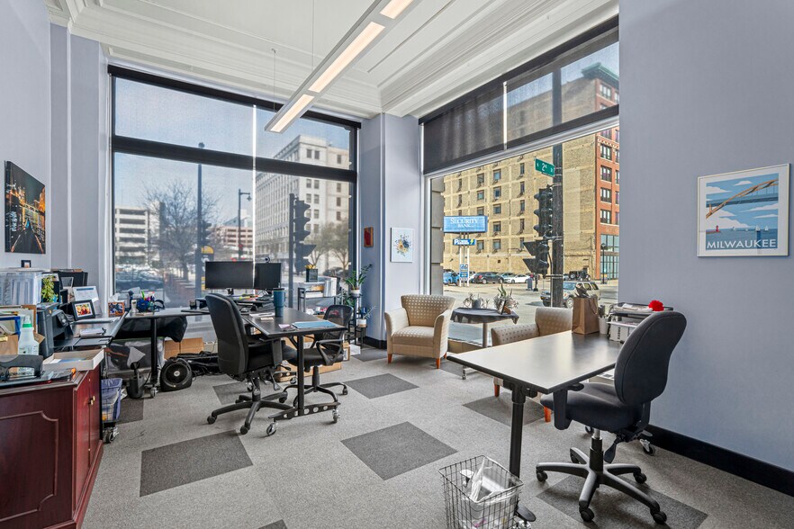 135 W Wells St, Milwaukee, WI à louer - Photo du bâtiment - Image 2 de 23