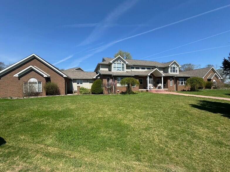 1173 Manchester Ave SW, North Lawrence, OH à vendre - Photo du bâtiment - Image 1 de 45