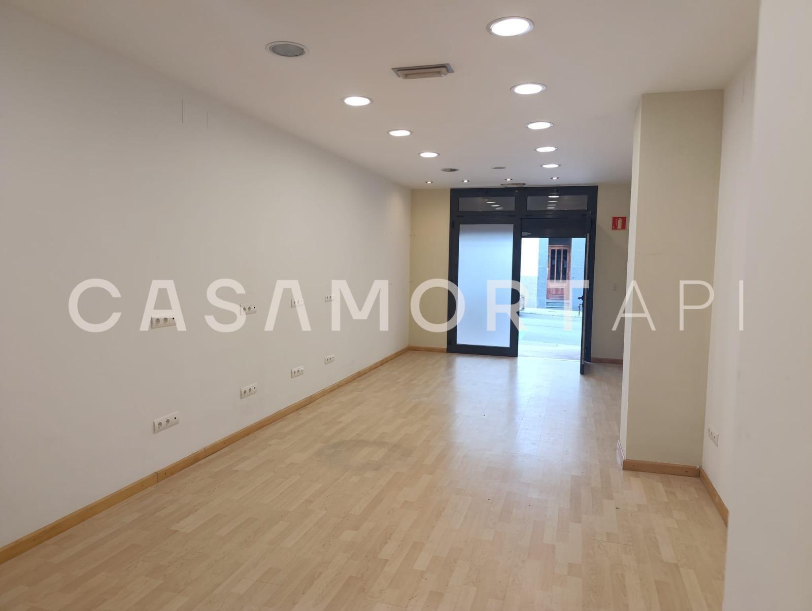 Retail in Torroella de Montgrí, Gerona for lease Interior Photo- Image 1 of 5