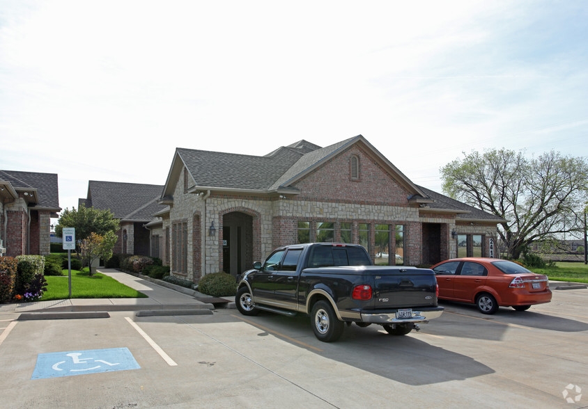 2418 Marsh Ln, Carrollton, TX for sale - Building Photo - Image 1 of 1