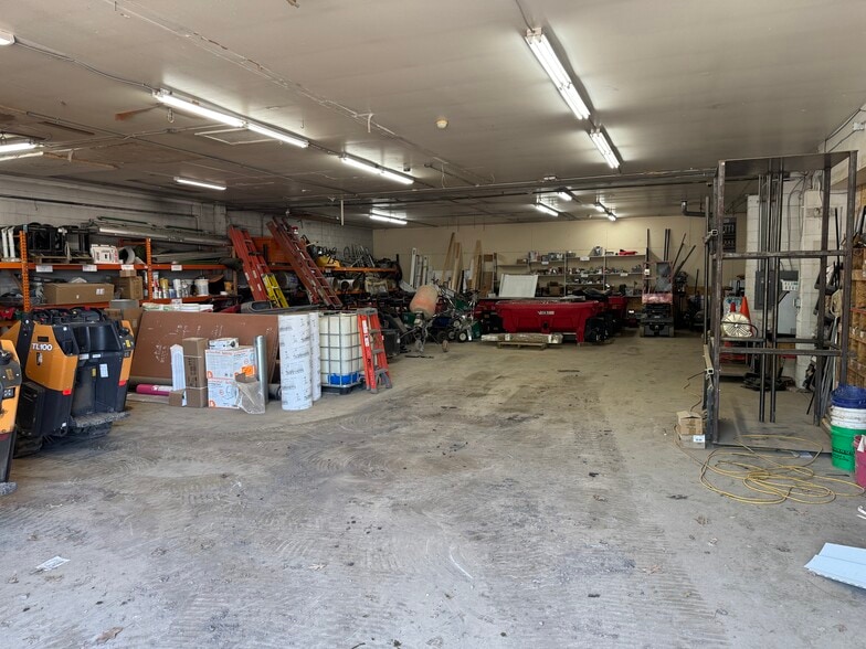 805-809 E Perkins Rd, Urbana, IL for lease - Building Photo - Image 3 of 15