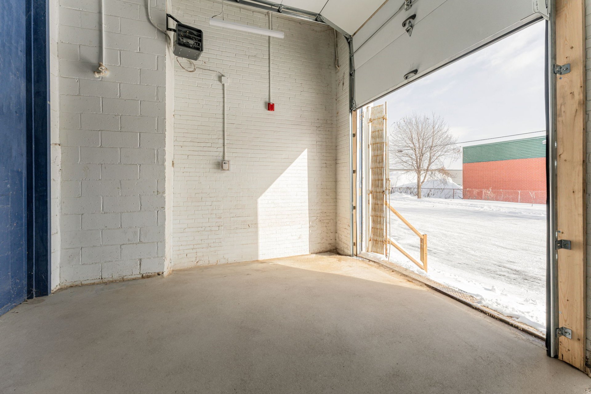 2707 Av Dollard, Montréal, QC for lease Interior Photo- Image 1 of 7