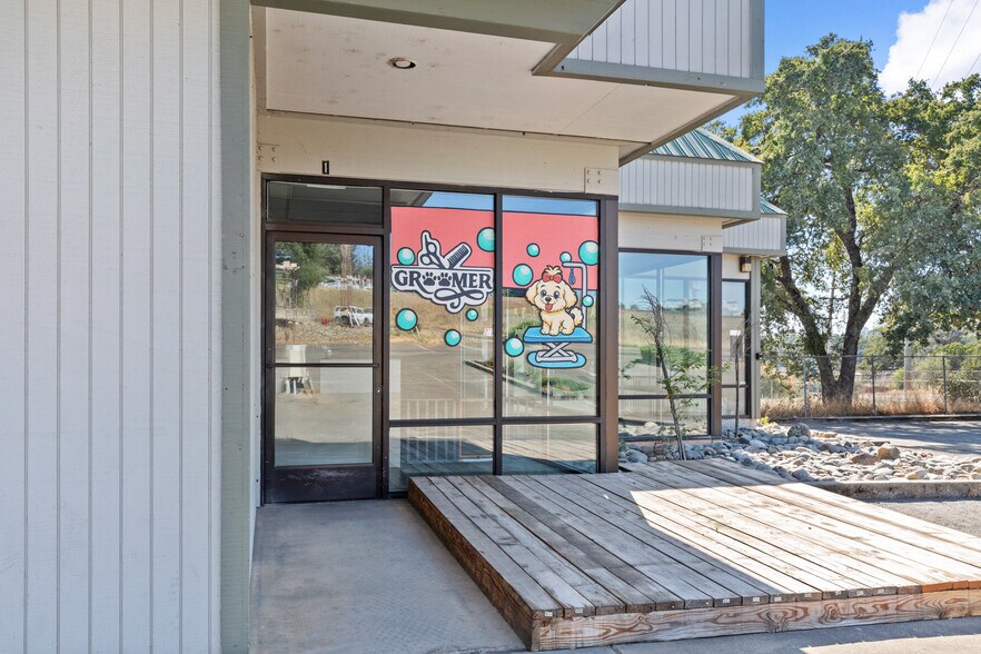 4050 Durock Rd, Shingle Springs, CA à louer - Photo du bâtiment - Image 3 de 13