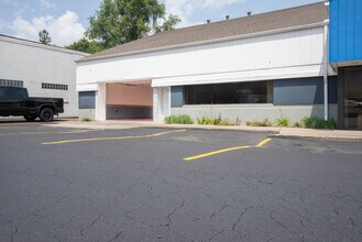 277 N Groesbeck Hwy, Mount Clemens, MI à louer Photo du bâtiment- Image 2 de 20