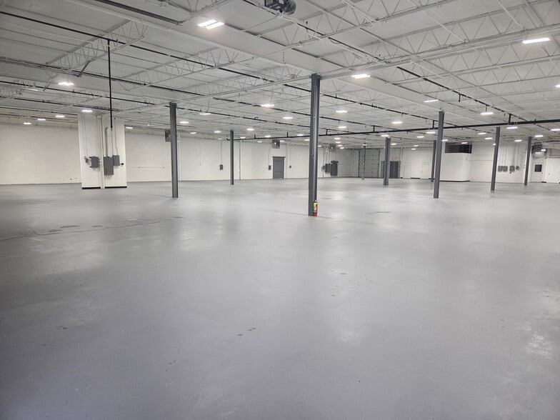 200 Engineers Rd, Hauppauge, NY for lease - Primary Photo - Image 1 of 18