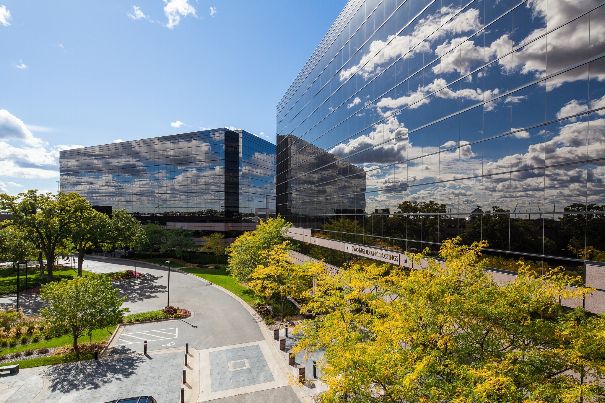 1 Meridian Crossings, Richfield, MN for lease Primary Photo- Image 1 of 12