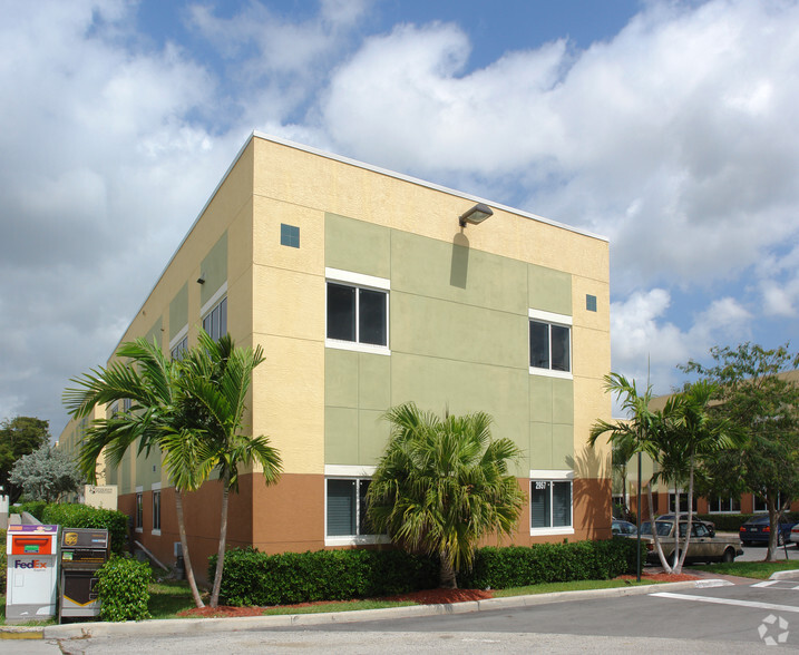 2957 W Cypress Creek Rd, Fort Lauderdale, FL for sale - Building Photo - Image 1 of 28